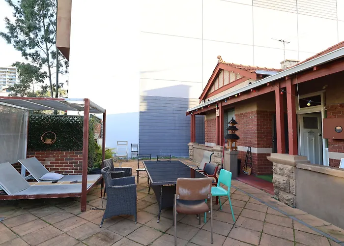 Downtown Backpackers Hostel Perth - Note - Valid Passport Required For Check In